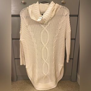 Express cream fall/winter sweater size small NWT 🍁